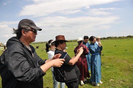 走遍中国:写生团相遇布里亚特草原婚典