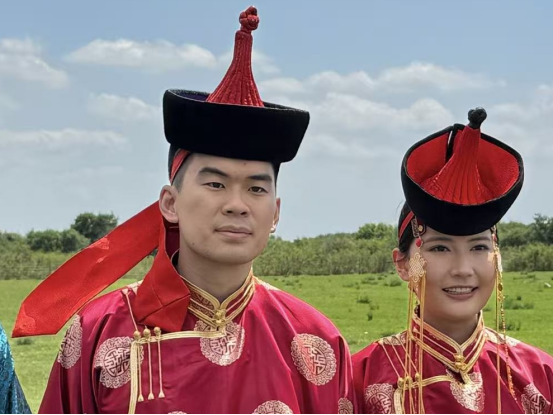 走遍中国:写生团相遇布里亚特草原婚典