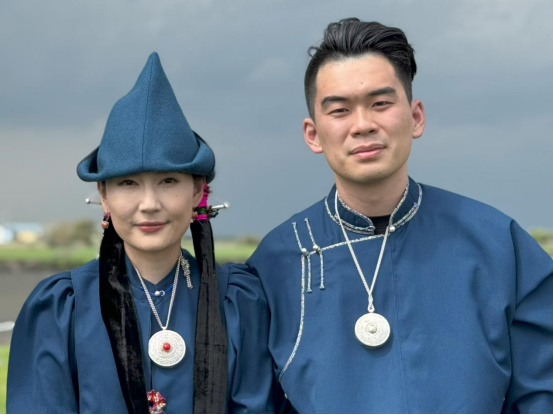 走遍中国:写生团相遇布里亚特草原婚典