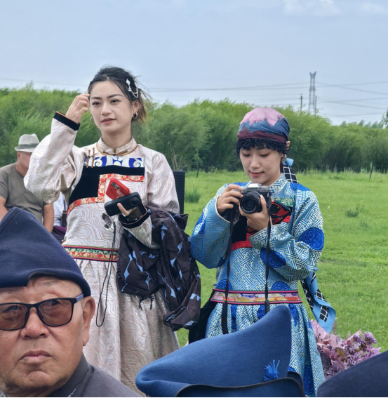 走遍中国:写生团相遇布里亚特草原婚典